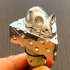 ST JOHN silver tone mouse and cheese bottle stopper
